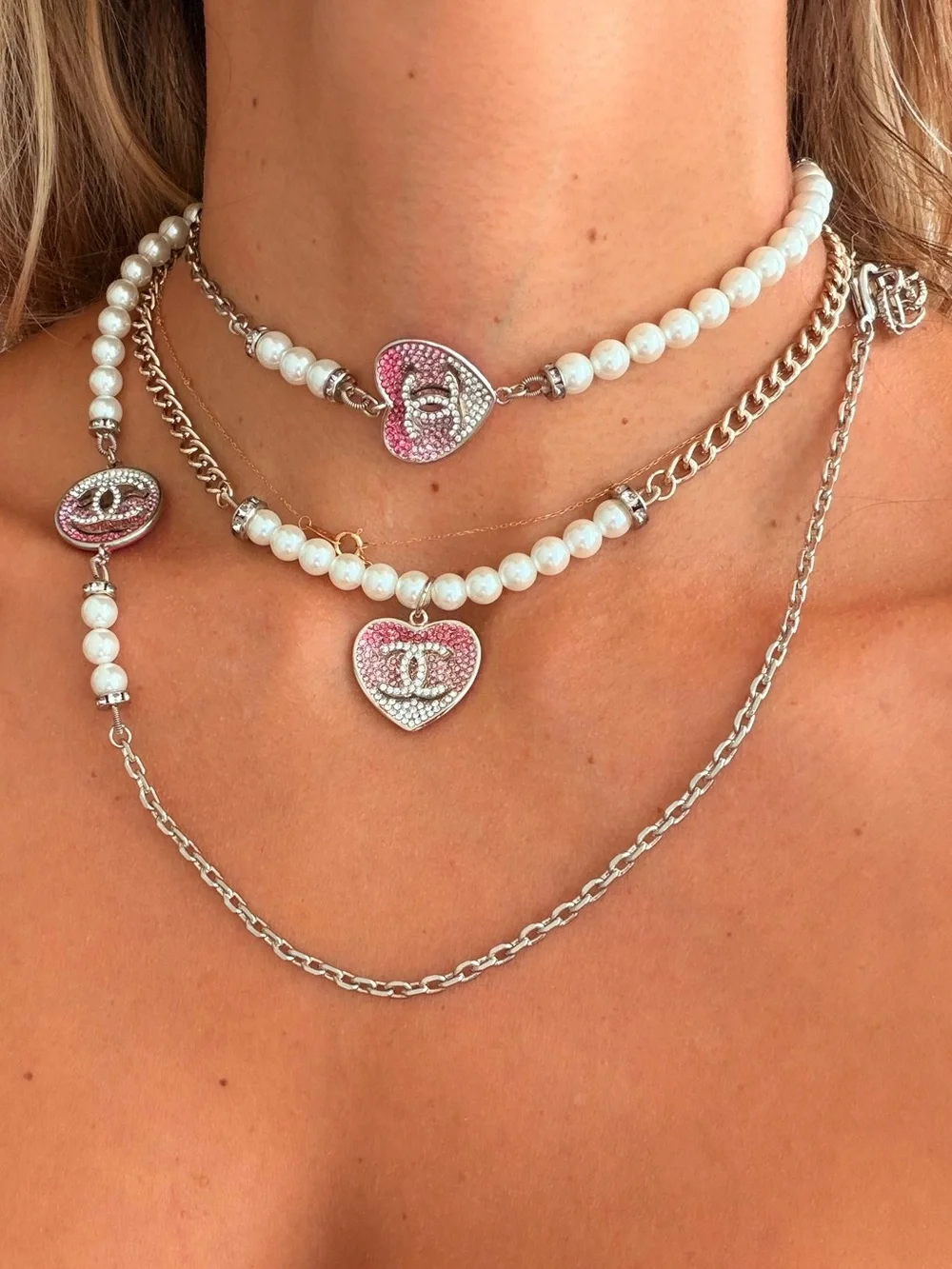 💗CHANEL Pearl Necklace with Pink Crystal Heart Pendant🤍